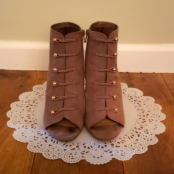 LC Lauren Conrad Size 7.5 Heels - Picture 2 of 6